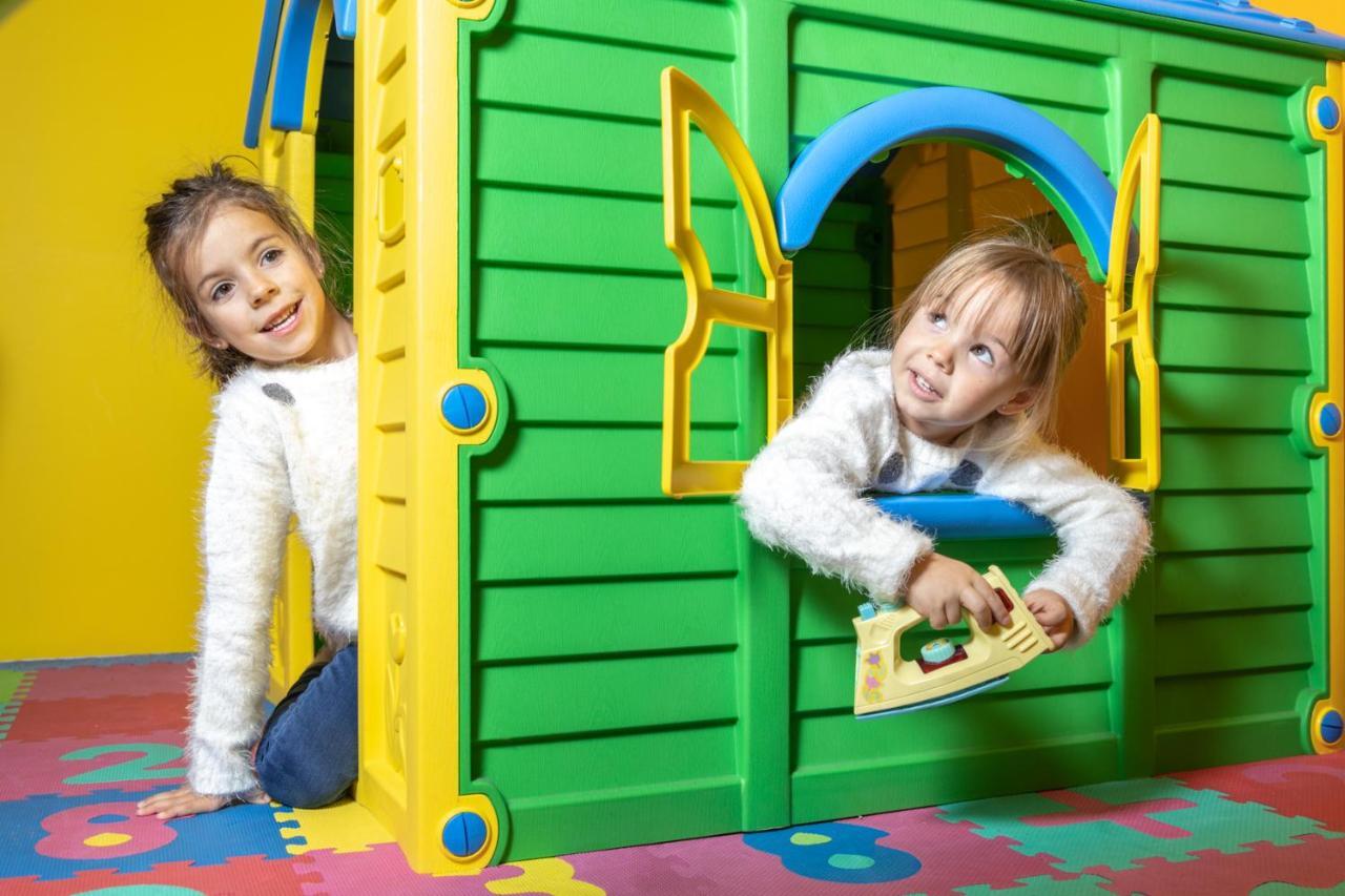 פורט ד'אנבלירה Apartaments Els Llacs מראה חיצוני תמונה